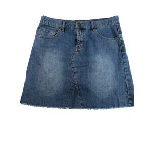 Per Se Chic Size 8 Medium Wash Frayed Raw Hem Blue Denim Skirt